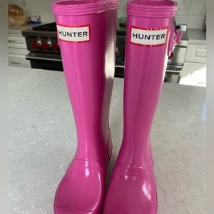 Kids Hunter boots.  Pink.  US size 1. Excellent condition.